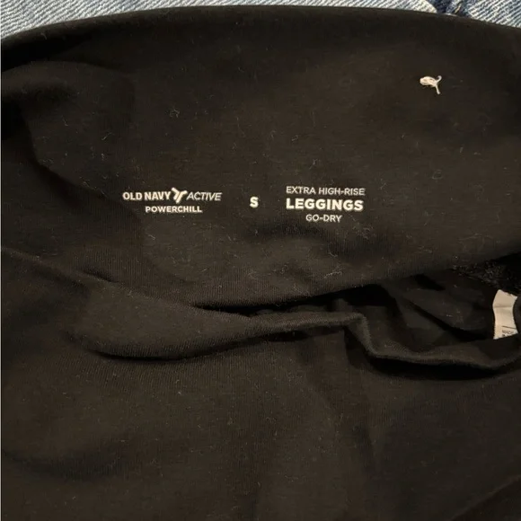 Old Navy Active‎ — Size Small— Black High-Waisted Leggings Capri Length - Picture 3 of 3